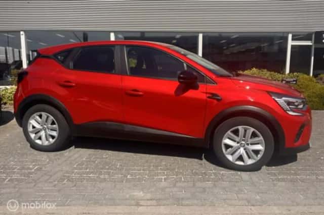 Renault Captur (2023) thumbnail 4