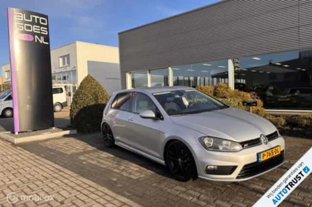 Volkswagen Golf (2022) thumbnail 1