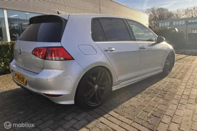 Volkswagen Golf (2022) thumbnail 4