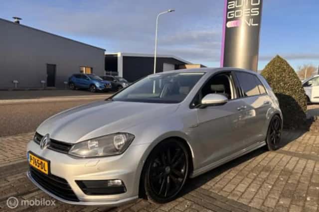Volkswagen Golf (2022) thumbnail 6