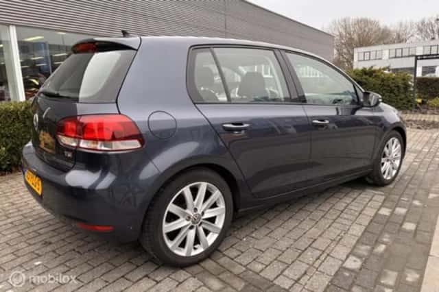 Volkswagen Golf (2011) thumbnail 4
