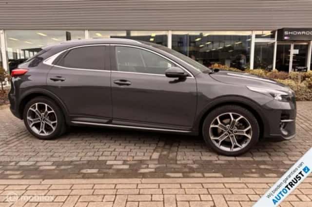 Kia XCeed (2021) thumbnail 3