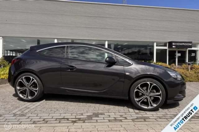 Opel Astra (2013) thumbnail 3