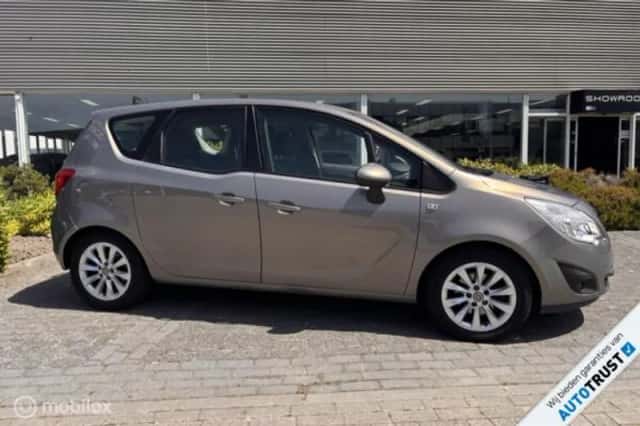 Opel Meriva (2012) thumbnail 3