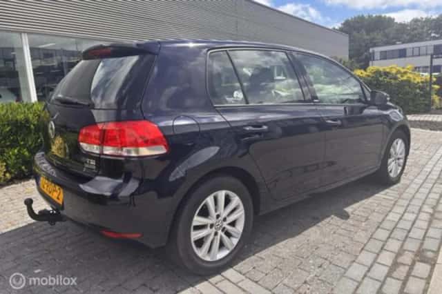Volkswagen Golf (2011) thumbnail 4