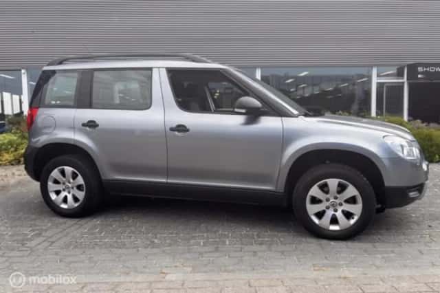 Škoda Yeti (2010) thumbnail 3