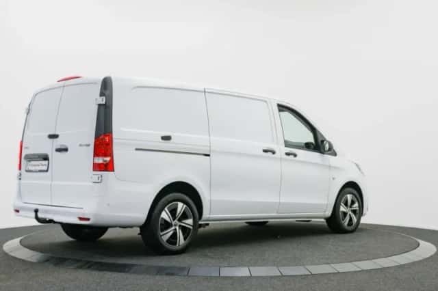 Mercedes-Benz Vito (2024) thumbnail 2