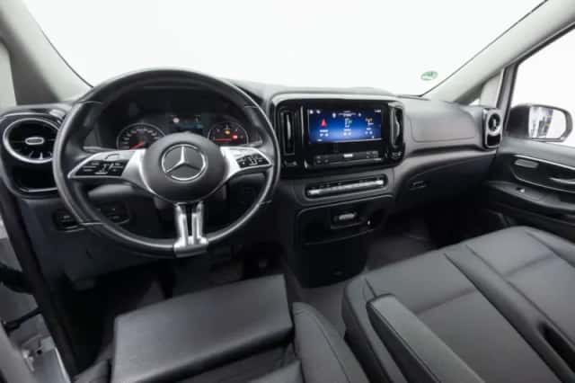 Mercedes-Benz Vito (2024) thumbnail 3