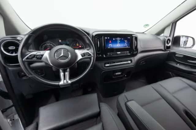 Mercedes-Benz Vito (2024) thumbnail 3