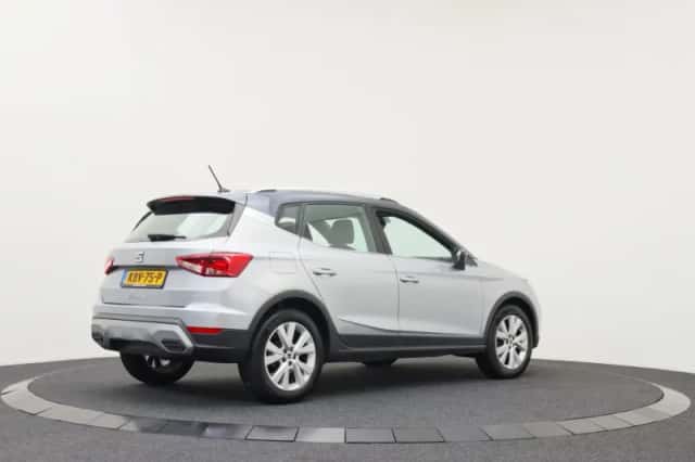 SEAT Arona (2024) thumbnail 2