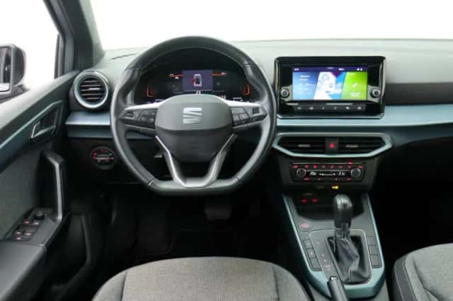 SEAT Arona (2024) thumbnail 3