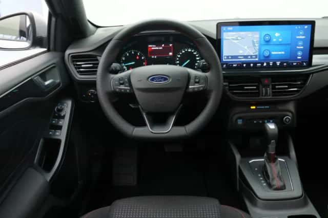 Ford Focus (2024) thumbnail 3