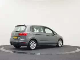 Volkswagen Golf (2018) thumbnail 2