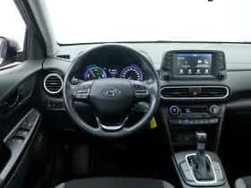 Hyundai Kona (2021) thumbnail 3