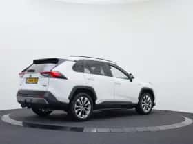 Toyota RAV4 (2021) thumbnail 2