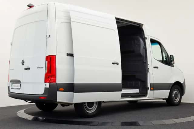 Mercedes-Benz Sprinter (2024) thumbnail 2