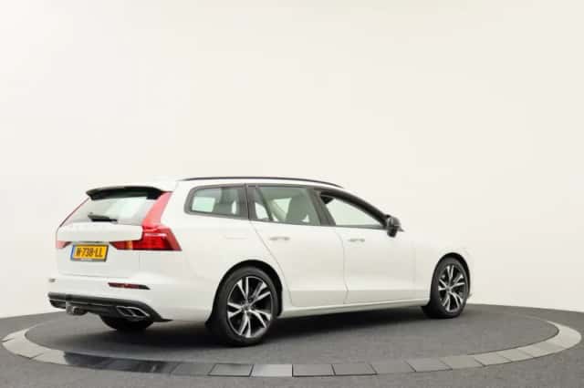 Volvo V60 (2021) thumbnail 2