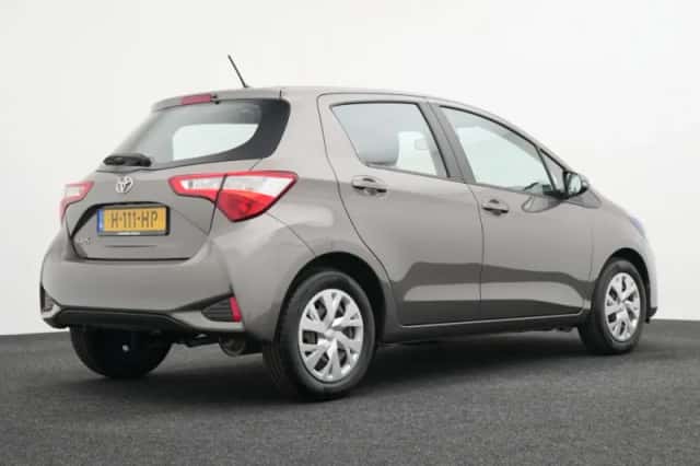 Toyota Yaris (2020) thumbnail 2
