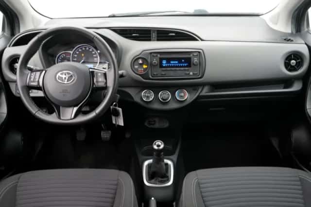 Toyota Yaris (2020) thumbnail 3