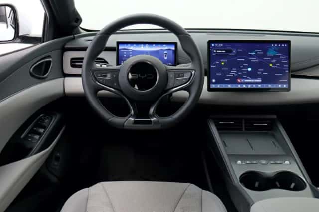 BYD Seal (2025) thumbnail 3