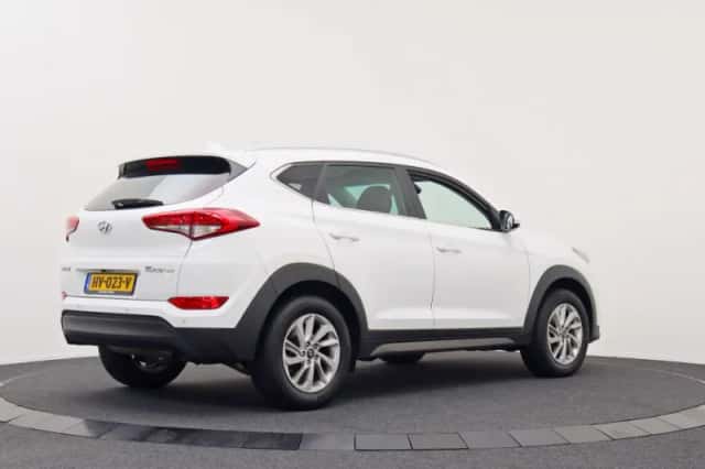 Hyundai Tucson (2016) thumbnail 2