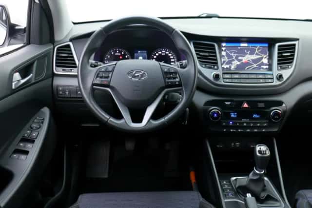 Hyundai Tucson (2016) thumbnail 3