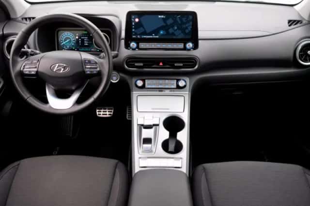Hyundai Kona (2022) thumbnail 3