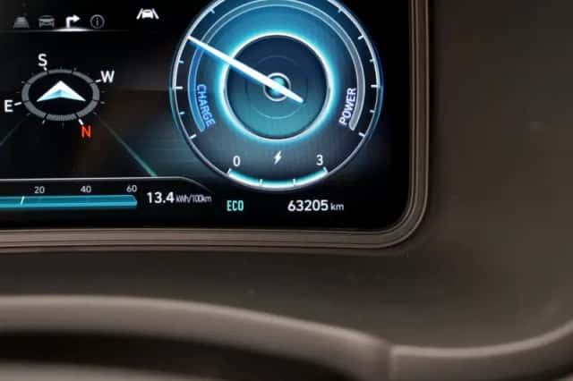 Hyundai Kona (2022) thumbnail 4