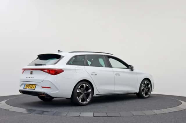 CUPRA Leon Sportstourer (2024) thumbnail 2