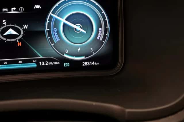 Hyundai Kona (2021) thumbnail 4