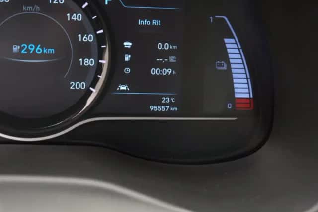 Hyundai Kona (2020) thumbnail 4