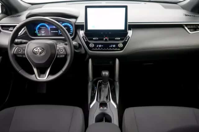 Toyota Corolla (2024) thumbnail 3