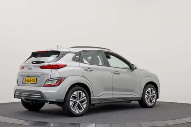 Hyundai Kona (2022) thumbnail 2