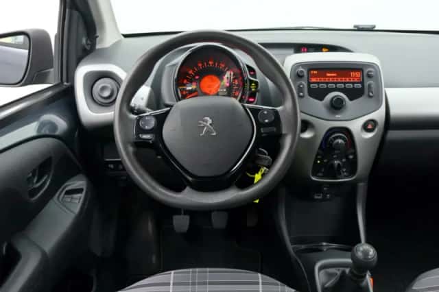 Peugeot 108 (2016) thumbnail 3