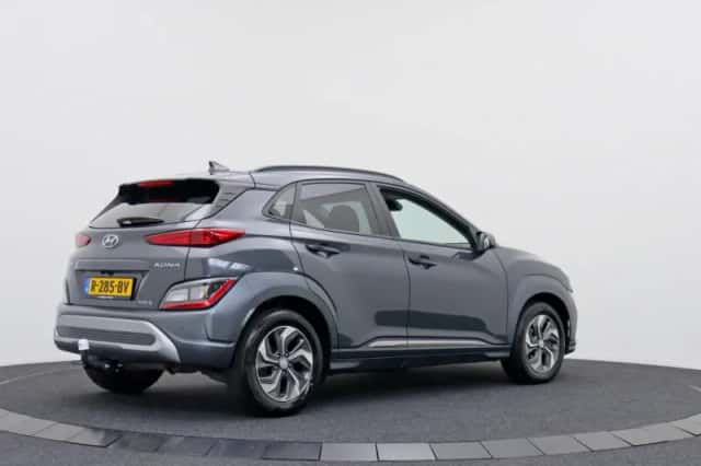 Hyundai Kona (2022) thumbnail 2