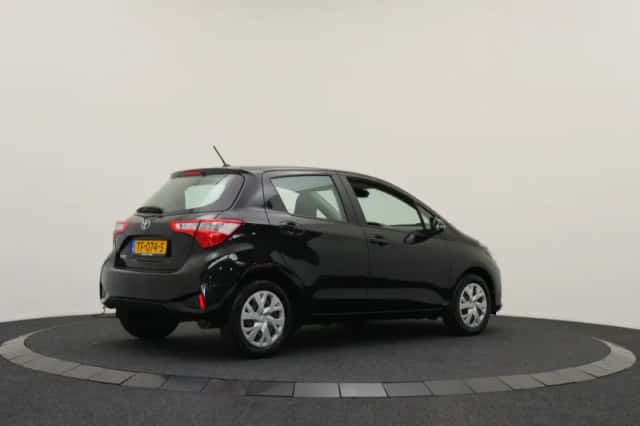 Toyota Yaris (2018) thumbnail 2