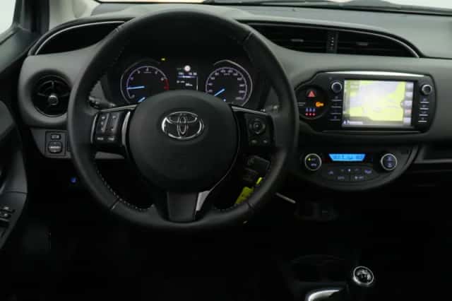 Toyota Yaris (2018) thumbnail 3