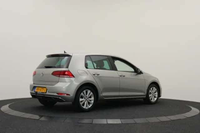 Volkswagen Golf (2017) thumbnail 2