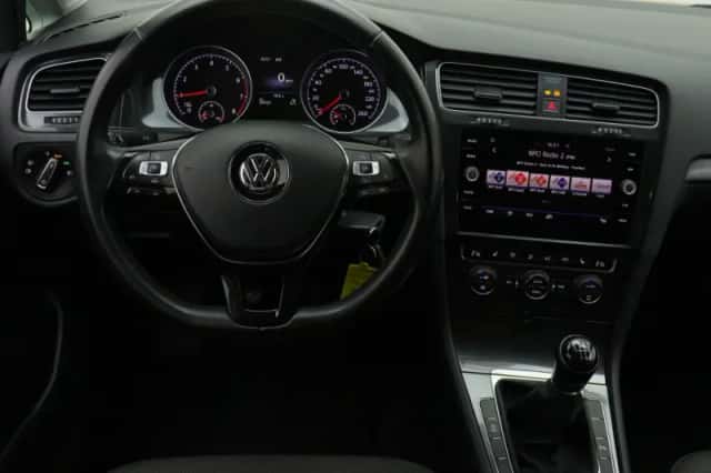 Volkswagen Golf (2017) thumbnail 3