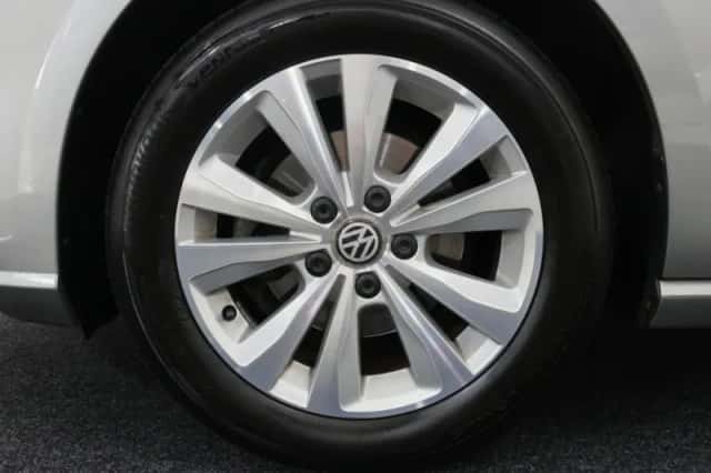 Volkswagen Golf (2017) thumbnail 6