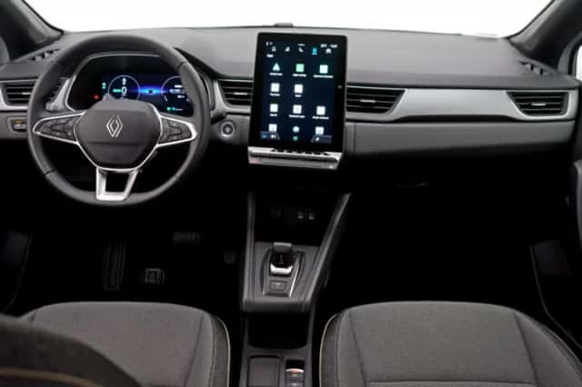 Renault Captur (2025) thumbnail 3