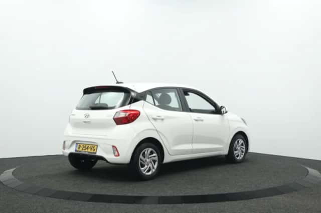Hyundai i10 (2023) thumbnail 2