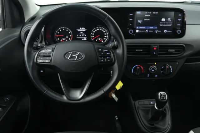 Hyundai i10 (2023) thumbnail 3