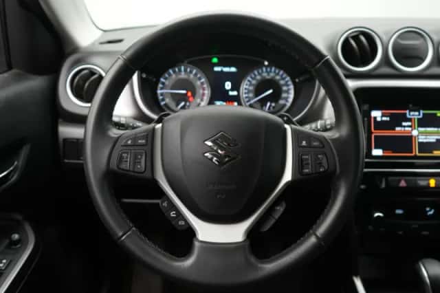 Suzuki Vitara (2023) thumbnail 3