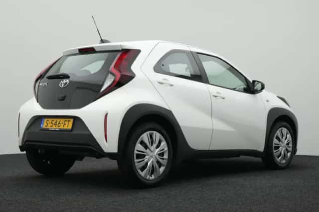 Toyota Aygo (2023) thumbnail 2