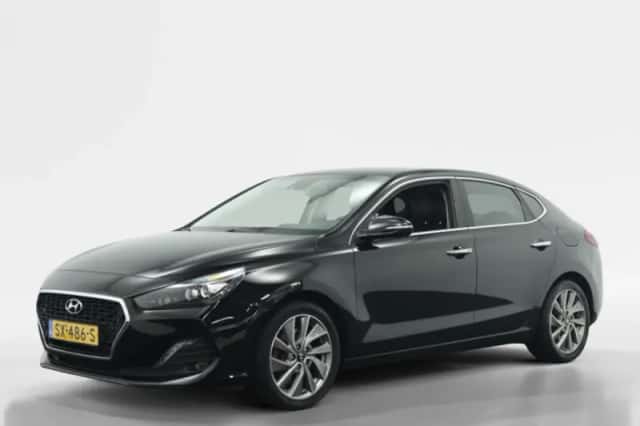 Hyundai i30 Fastback (2018) thumbnail 1