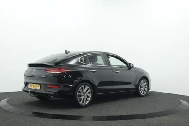 Hyundai i30 (2018) thumbnail 2