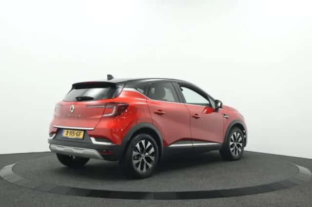 Renault Captur (2023) thumbnail 2