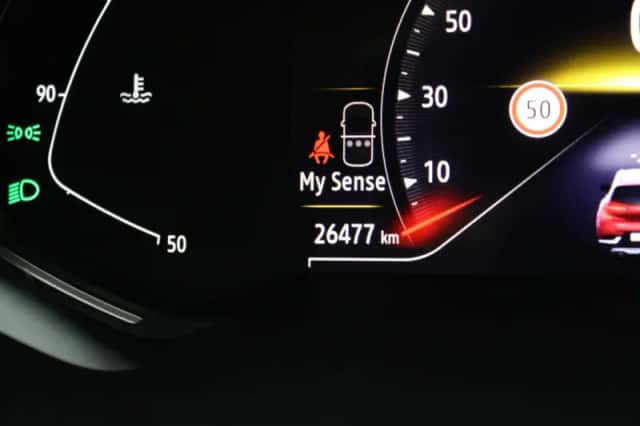 Renault Captur (2023) thumbnail 4