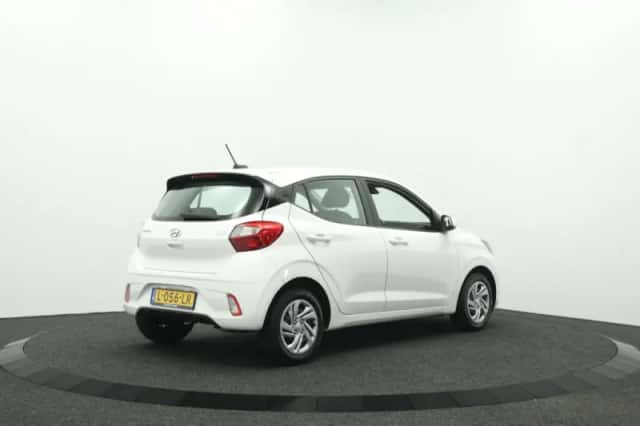 Hyundai i10 (2021) thumbnail 2